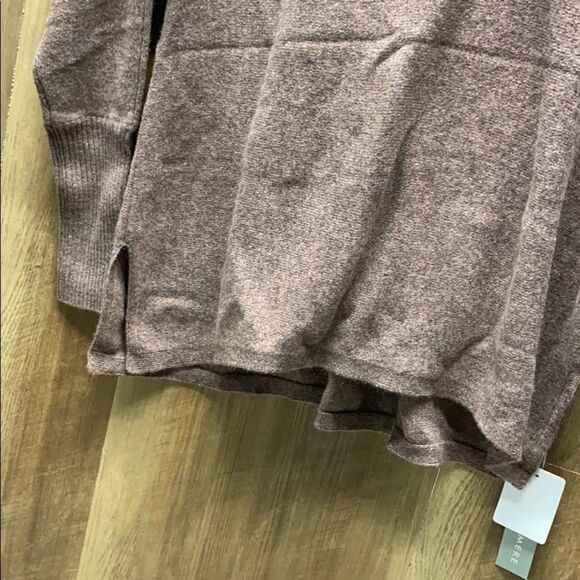 InCashmere Turtleneck Sweater  - Picture 5 of 6